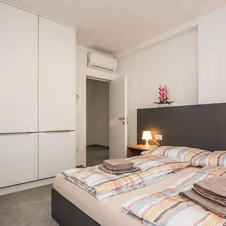 Apartment Spanic 2 Vir