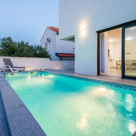Apartment Spanic 2 Vir
