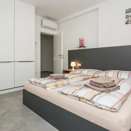 Spanic 2 Apartment Vir
