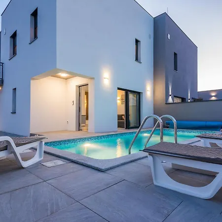 Spanic 2 Apartment Vir